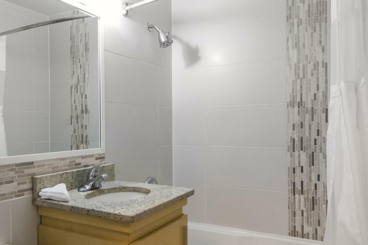 Red Lion Inn & Suites أبوتسفورد المظهر الخارجي الصورة